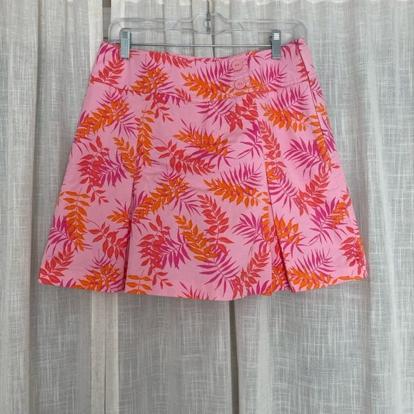 St. John's Bay Dresses & Skirts - St. John’s Bay Pink Floral Leaf Skort Size 6/S